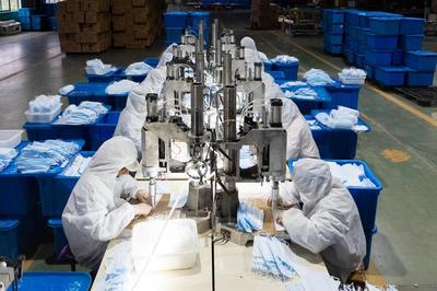 湖北襄陽 增產(chǎn)轉(zhuǎn)產(chǎn)防疫物資全力助防控 母嬰用品銷售保民生